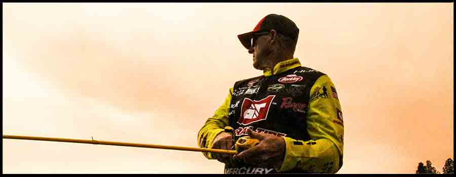 苏宁最美女快递员惊艳“变身”,网友大呼不出道可惜了‘三亿体育’(图3) 三亿体育