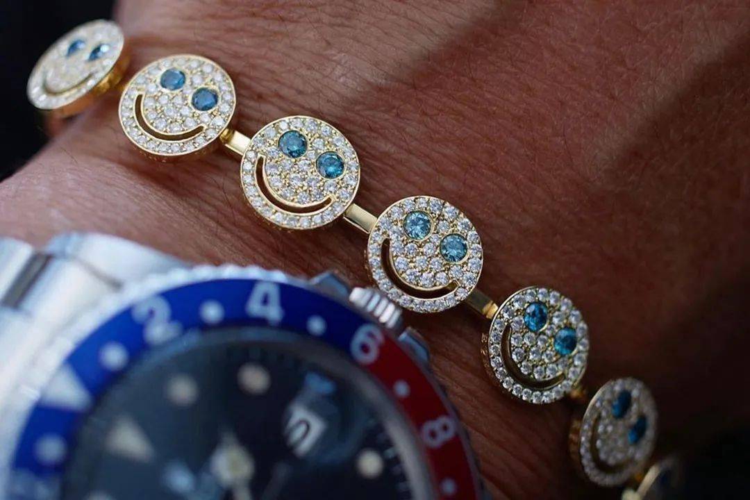 
笑脸图案“泛滥成灾”的时下 EYEFUNNY为何还能敏捷成名？：三亿体育手机版(图9)