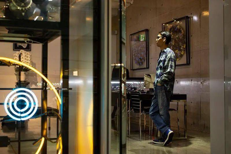 
笑脸图案“泛滥成灾”的时下 EYEFUNNY为何还能敏捷成名？：三亿体育手机版(图13)